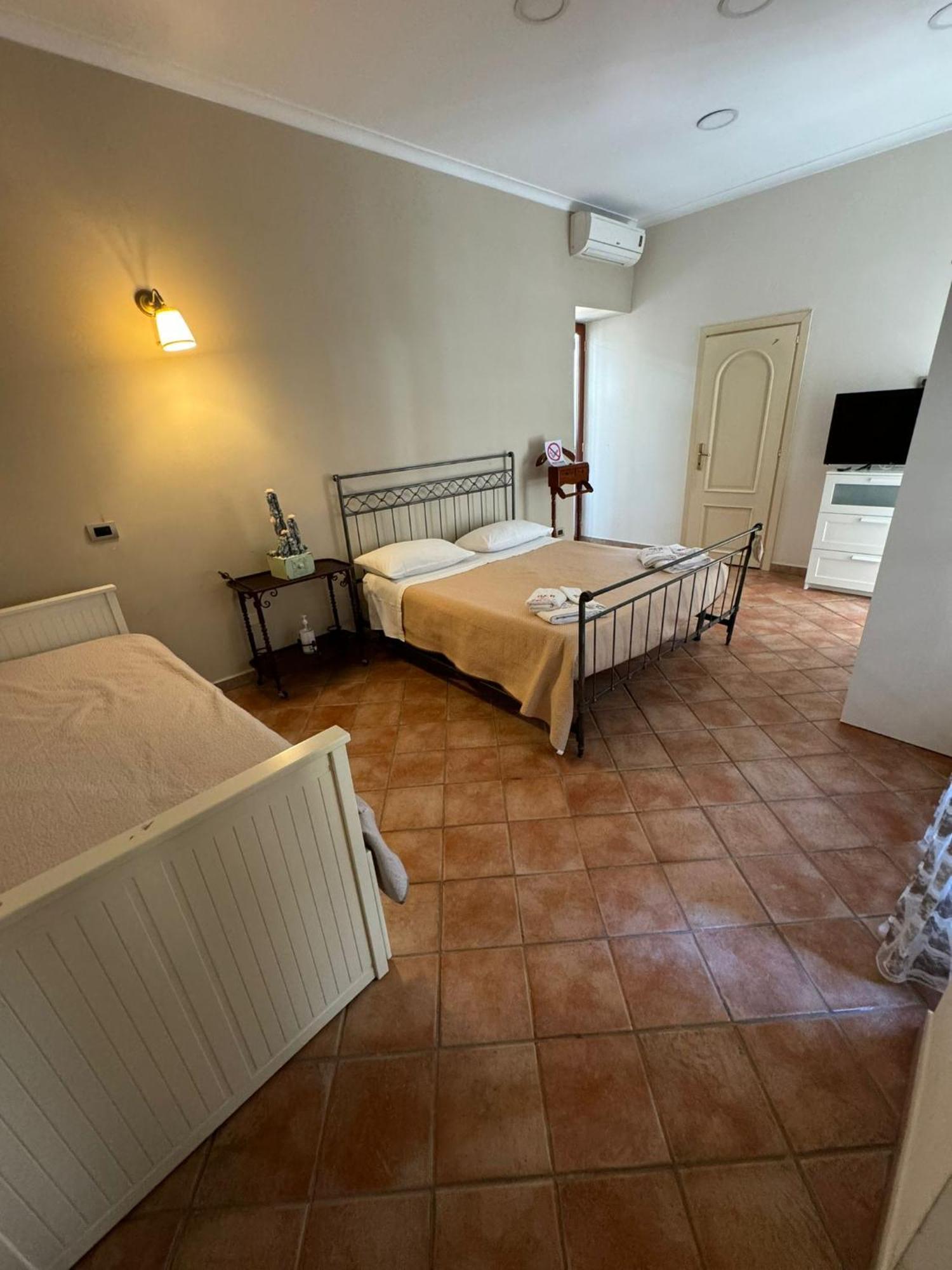 Bed and Breakfast Beb Don Gennaro Neapel Exterior foto