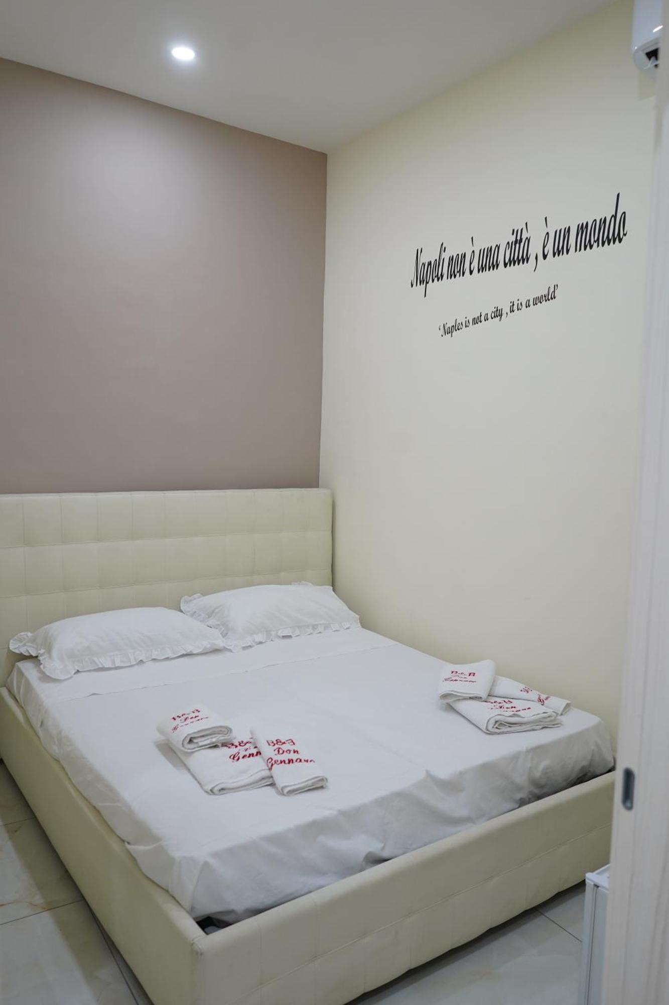 Bed and Breakfast Beb Don Gennaro Neapel Exterior foto